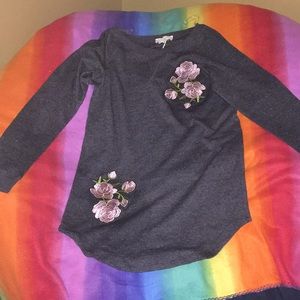 Dark grey long sleeve sweater with pink roses 🌹